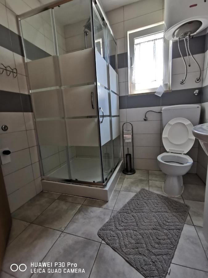 Apartmani Bradaric 普拉 外观 照片