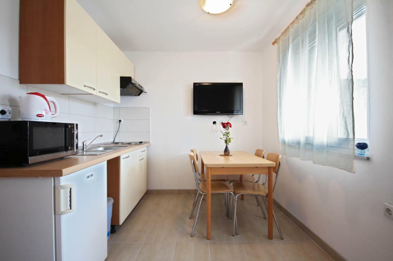 Apartmani Bradaric 普拉 外观 照片